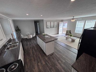 Photo 5 of 9 of home located at 21323 Lakeview Dr., #18 Warrenton, MO 63383