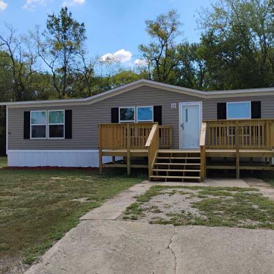 Photo 4 of 8 of home located at 98 Deerwood Park Centralia, IL 62801