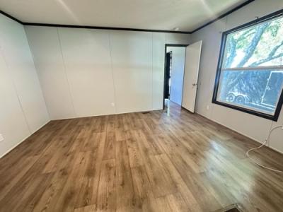 Photo 4 of 10 of home located at 1100 Fox Meadow Dr #123 Alvin, TX 77511