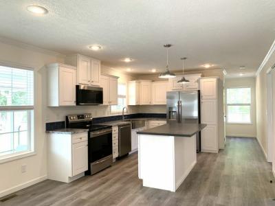 Photo 3 of 12 of home located at 169 Hibiscus Drive Leesburg, FL 34788