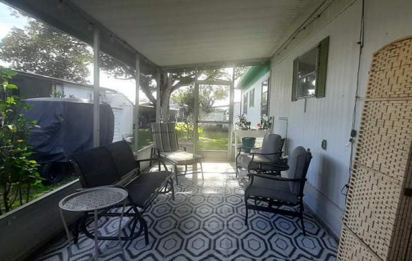 1975 Hillcrest Manufactured Home