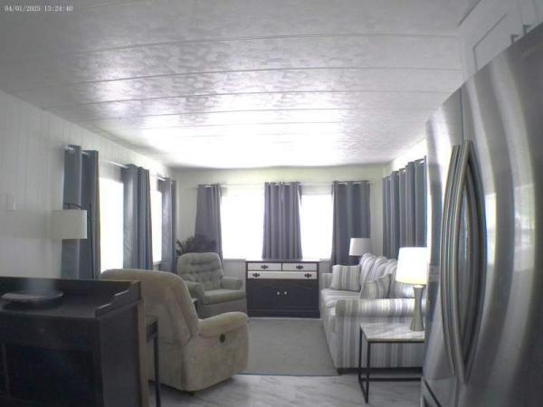 1975 Hillcrest Manufactured Home