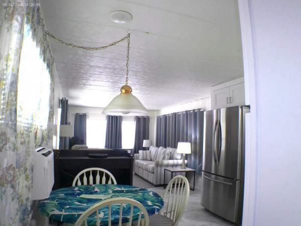 1975 Hillcrest Manufactured Home