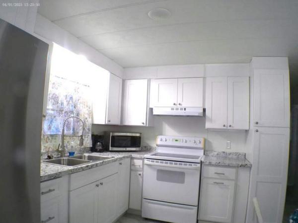 1975 Hillcrest Manufactured Home