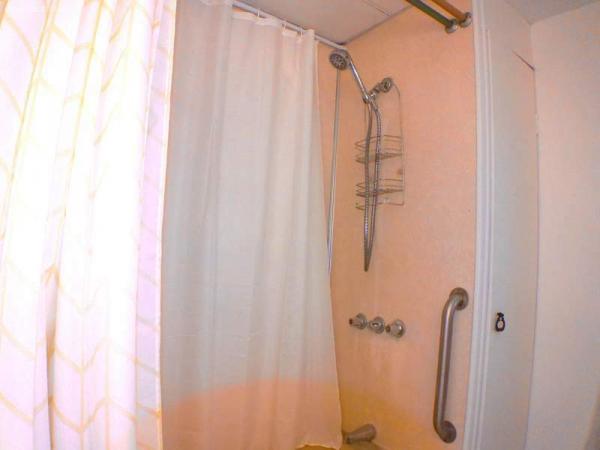 1975 Hillcrest Manufactured Home