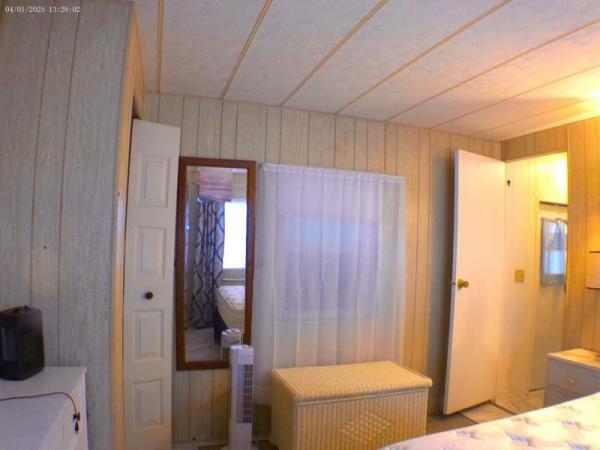 1975 Hillcrest Manufactured Home