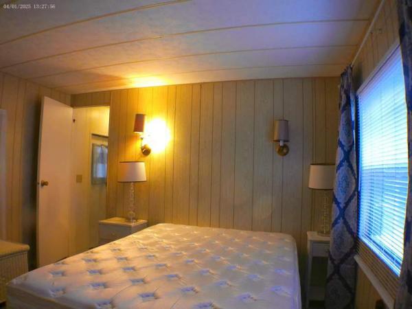 1975 Hillcrest Manufactured Home