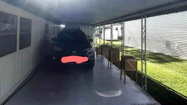 1975 Hillcrest Manufactured Home