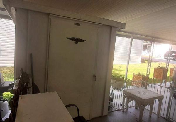 1975 Hillcrest Manufactured Home