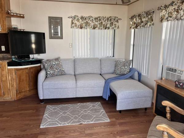 1988 Skyline Manufactured Home