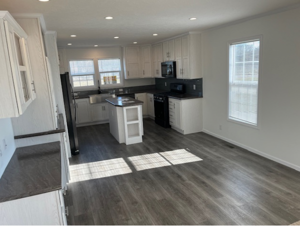 2023 Champion RA2852215 Mobile Home