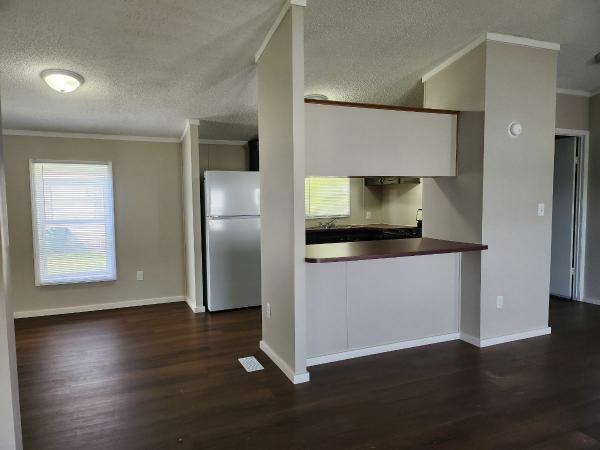 1998 Holly Park mobile Home