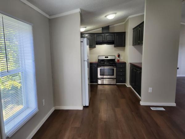 1998 Holly Park mobile Home