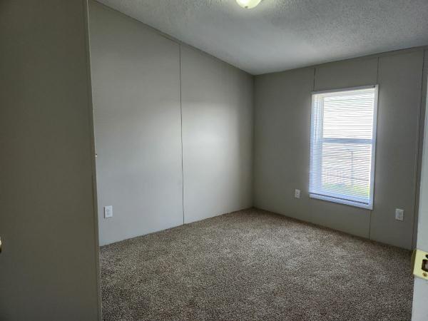 1998 Holly Park mobile Home