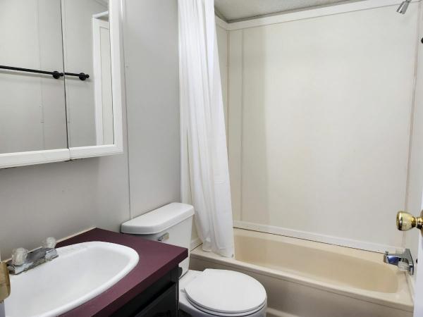 1998 Holly Park mobile Home