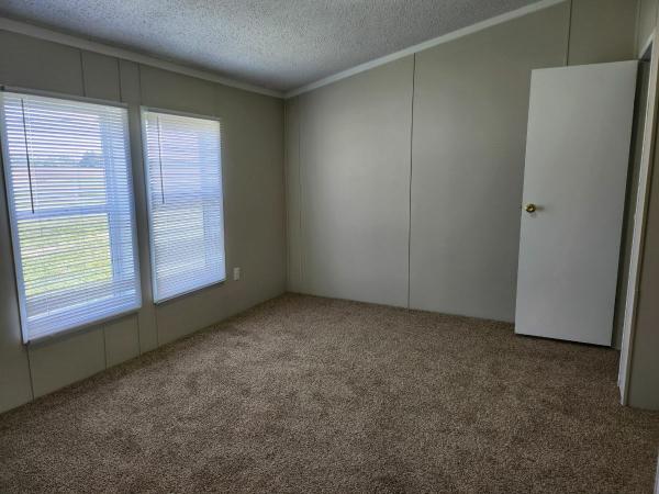 1998 Holly Park mobile Home