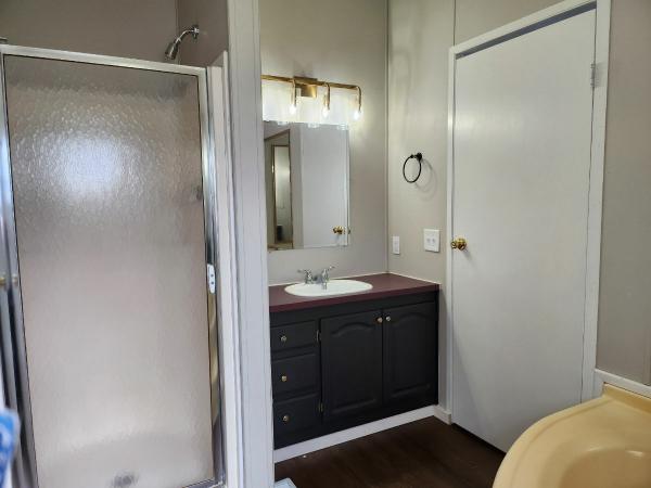 1998 Holly Park mobile Home