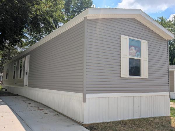 Photo 1 of 2 of home located at 2317 Griffin Ln Lot 332 Indianapolis, IN 46234