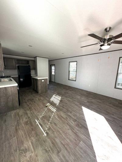 Photo 3 of 6 of home located at 32 Espinosa Dr. Austin, TX 78744