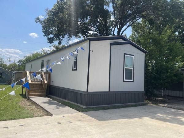 Photo 1 of 2 of home located at 421 W. Lawson Rd., Lot 44 Dallas, TX 75253
