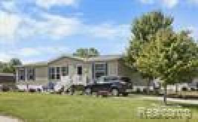 Mobile Home at 501 Kinloch Temperance, MI 48182