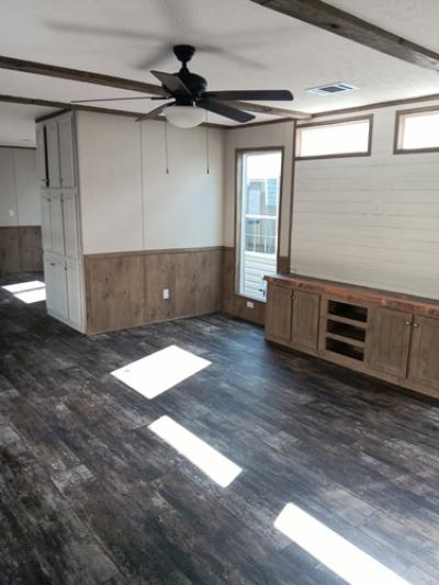 Photo 2 of 11 of home located at 25898 I-30 Frontage Rd Bryant, AR 72022