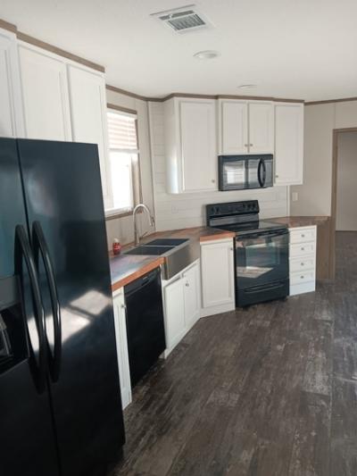 Photo 5 of 11 of home located at 25898 I-30 Frontage Rd Bryant, AR 72022