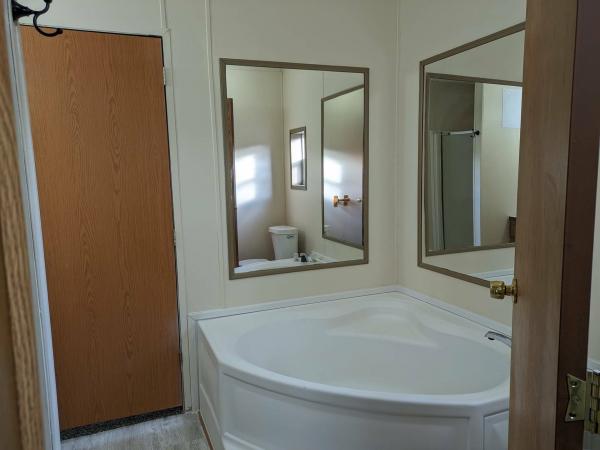 1998 holly park Mobile Home For Sale
