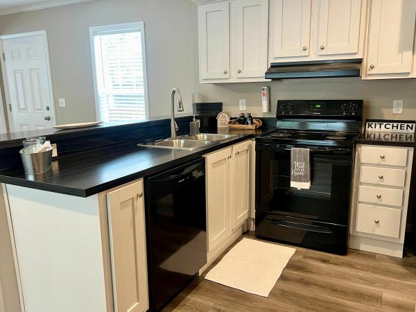 2021 Clayton Homes Inc Community Series Mobile Home