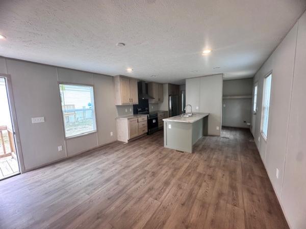 2025 76CEJ16663AH25  Home