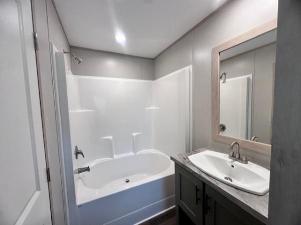 2025 76CEJ16663AH25  Home