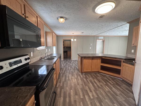 2006  Mobile Home For Sale