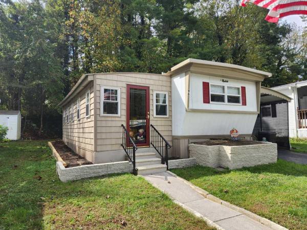 Photo 1 of 2 of home located at 96 Yellow Buckeye Lane Hendersonville, NC 28739