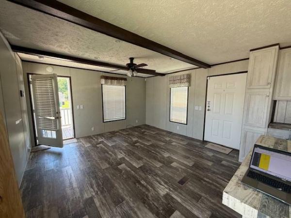 Photo 1 of 2 of home located at Highland Used Homes Llc 16726 Florida Blvd Baton Rouge, LA 70819