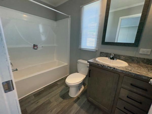 2022 Champion RA1670216 Mobile Home