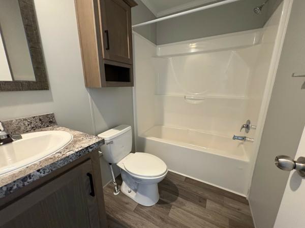 2022 Champion RA1670216 Mobile Home