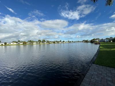 Photo 4 of 20 of home located at 2029 East Lakeview Drive Sebastian, FL 32958