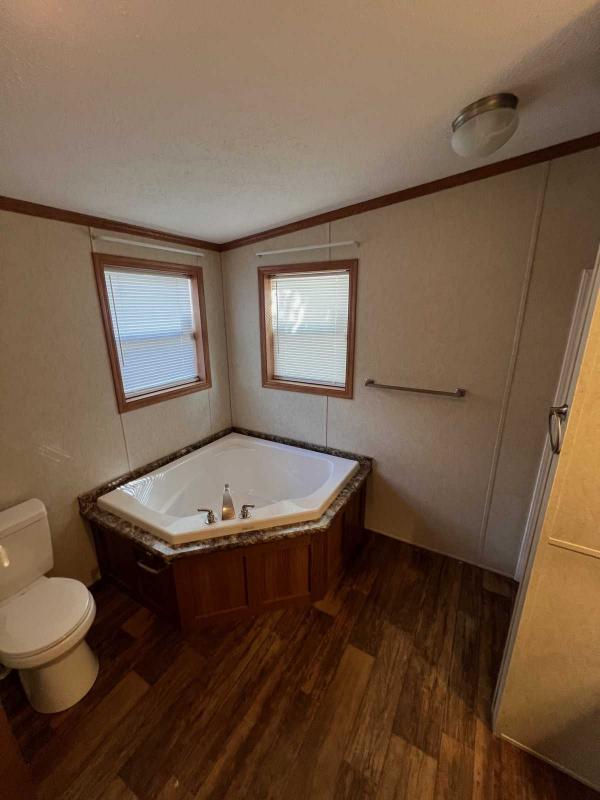 2018 Commodore Mobile Home