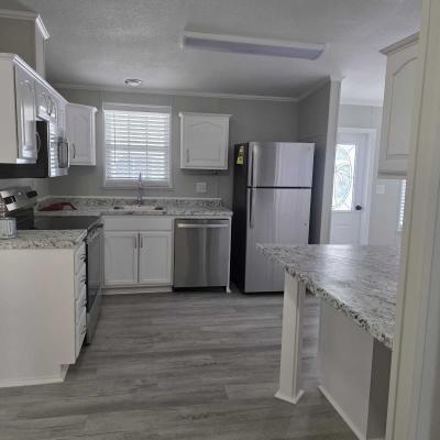 Photo 3 of 8 of home located at 305 Woodbine Dr Sebring, FL 33870