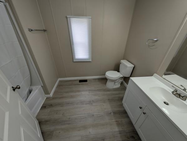 2005 Adrian mobile Home