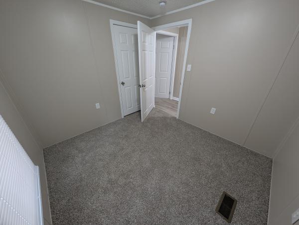 2005 Adrian mobile Home
