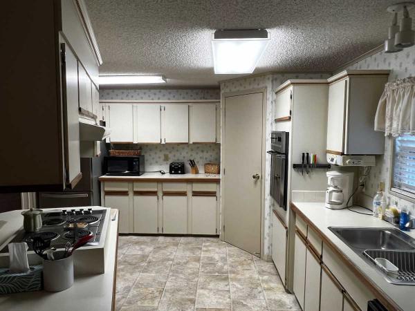1988 Homes of Merit Mobile Home For Sale