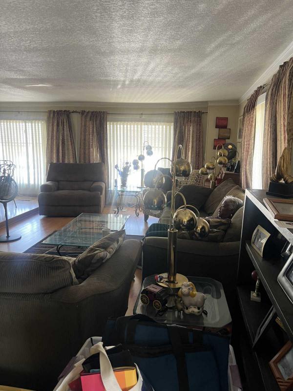 1969 LAKEWOOD GOLD METAL Mobile Home