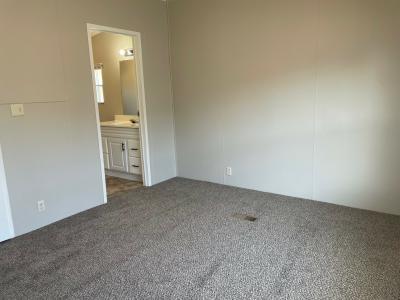 Photo 4 of 7 of home located at 259 Green Valley Road Flint, MI 48506