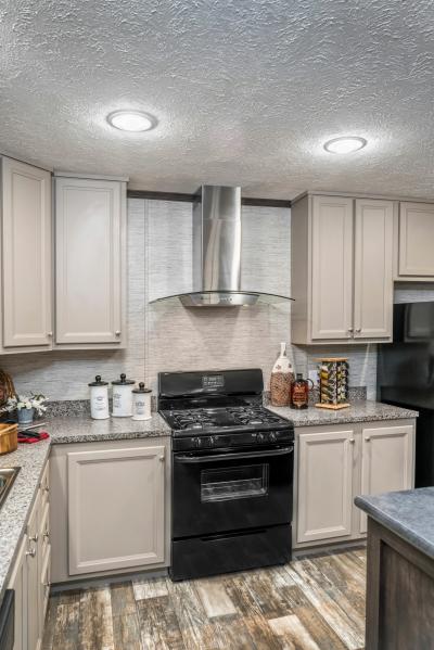 Mobile Home at 148 Applewood Ln. Lot B142 Columbus, MI 48063