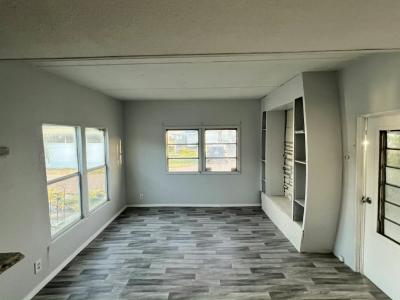 Photo 3 of 18 of home located at 108 Southland Court Avon Park, FL 33825