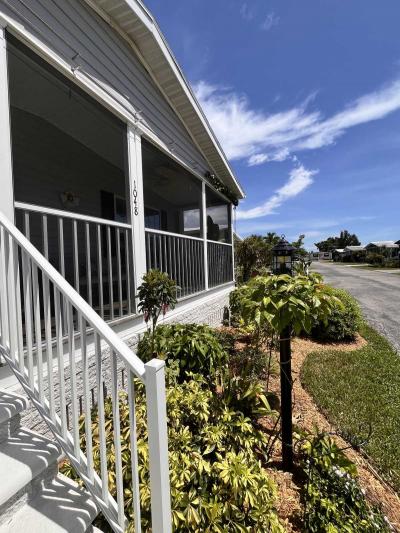 Photo 5 of 25 of home located at 1048 Bull Run Drive Naples, FL 34110