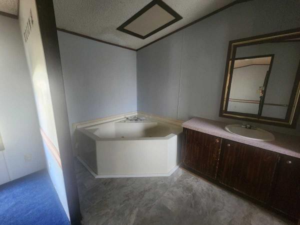 1990 Redman Manufactured Home