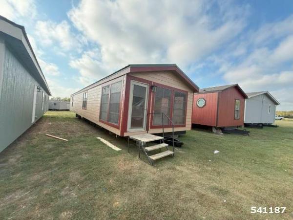 Photo 1 of 2 of home located at Crazy Red's Mobile Homes 8451 Palmer Ln Ponder, TX 76259