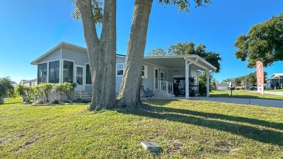 Photo 3 of 15 of home located at 705 Bishop Dr Lady Lake, FL 32159